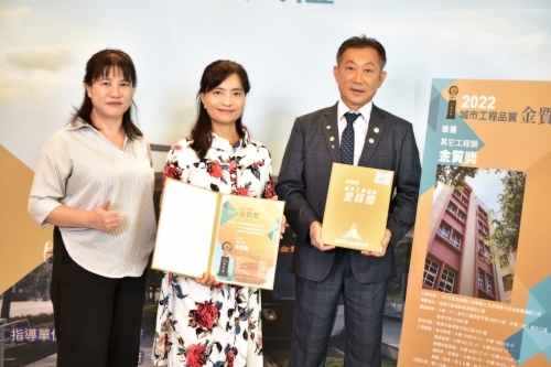 2022金質獎3人與4人合照_221111_7